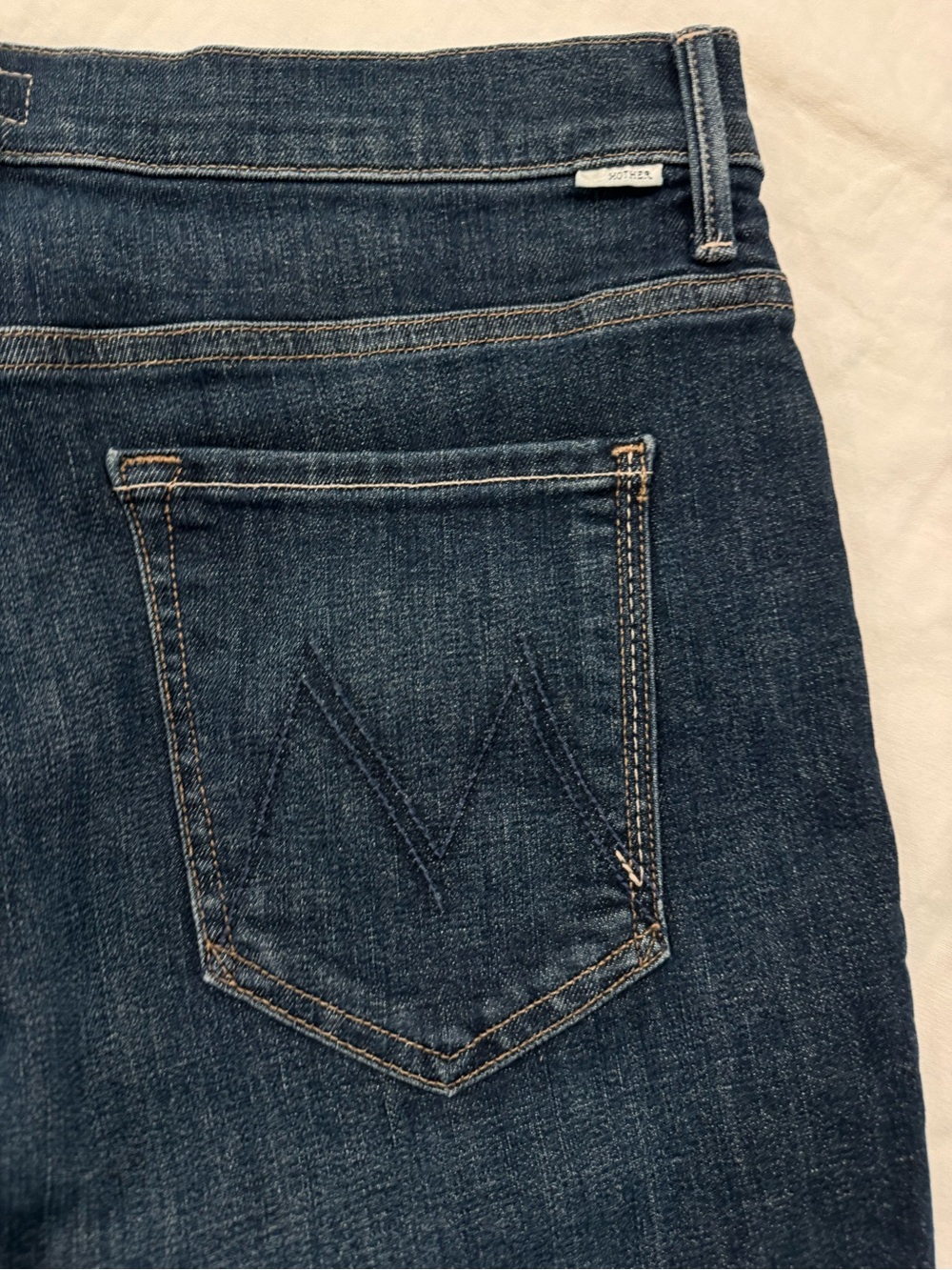 NWT MOTHER Weekender Fray in “One Fell Sweep” wash - Size 33